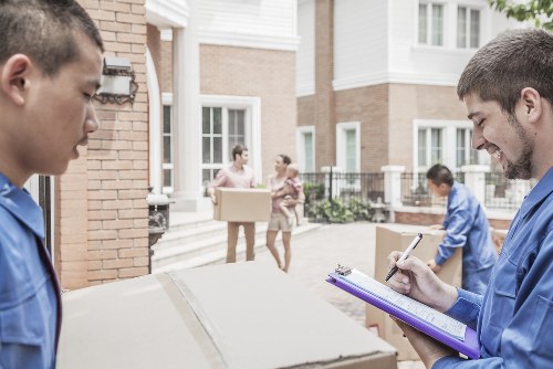 Moving van service for Earlscourt homes and apartments