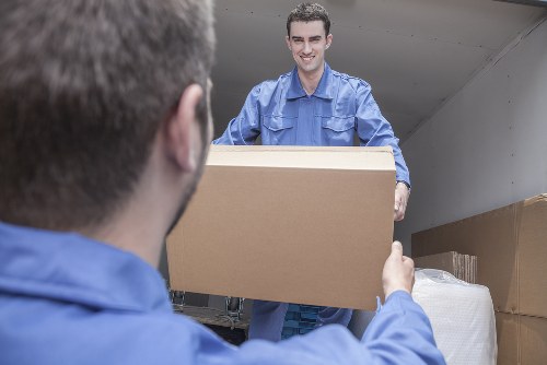 Local removal truck hire for flats and homes in Earlscourt