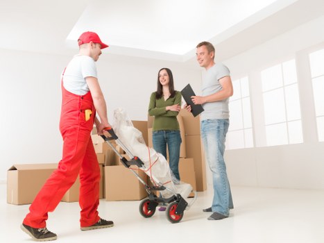 Local removal van service supporting a flat or apartment move in Earlscourt