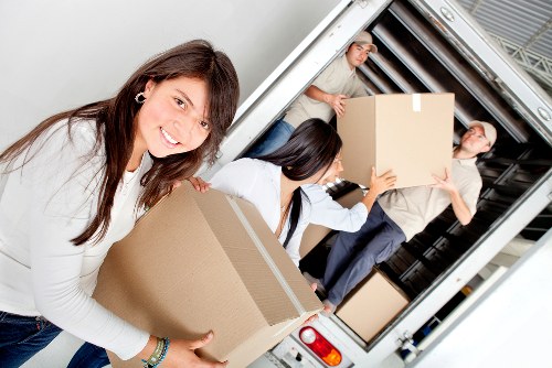 Careful loading and transport for furniture in Earlscourt