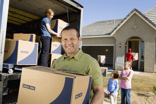 Flat removal and delivery service in Earlscourt with careful handling